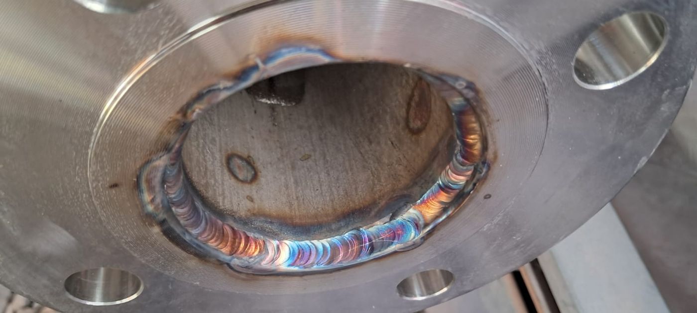Cordón de soldadura TIG en brida de acero inoxidable 304L, línea de caudalímetro, Cerro Dominador